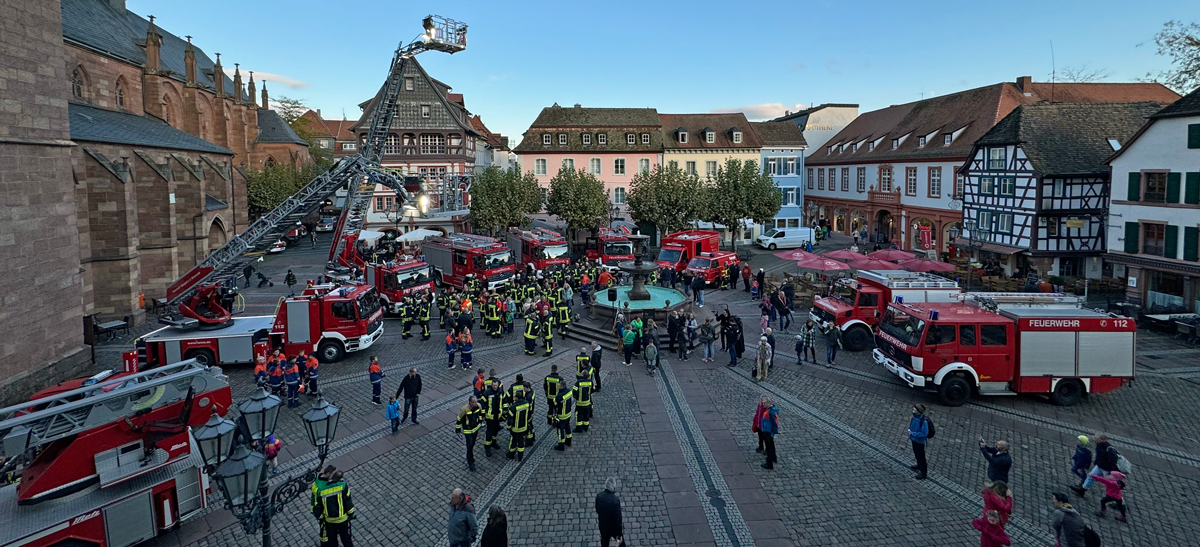 Sechs neue Einsatzfahrzeuge an die Freiwillige Feuerwehr Neustadt an der Weinstraße übergeben